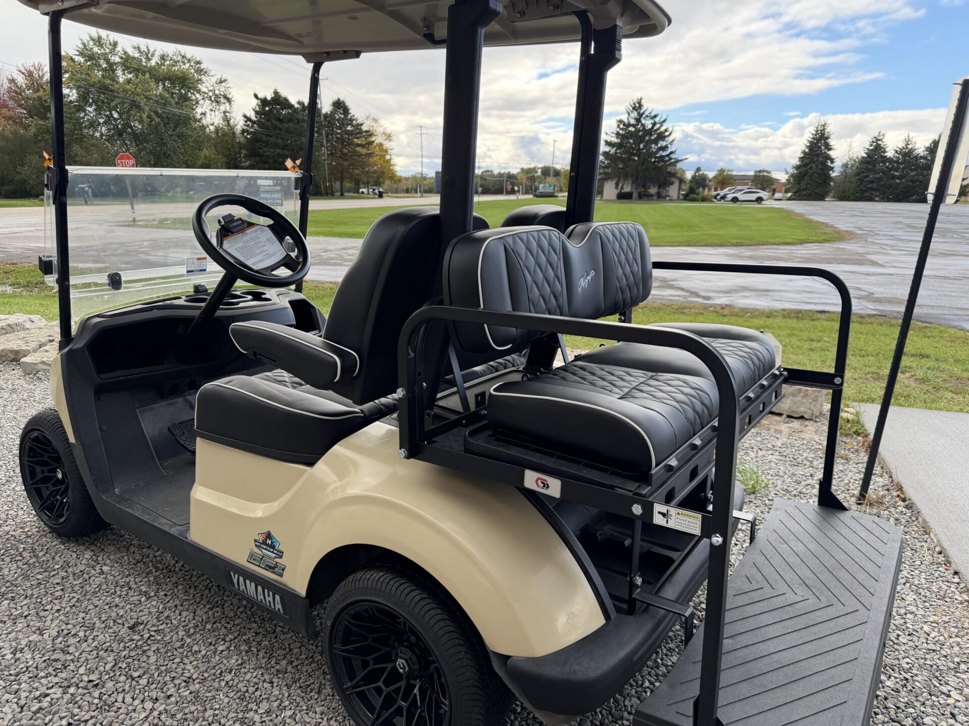 2022 Yamaha QuieTech w/Premium Seats and Wheels